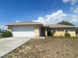 4401 NE 22nd Pl in Cape Coral, FL - Building Photo