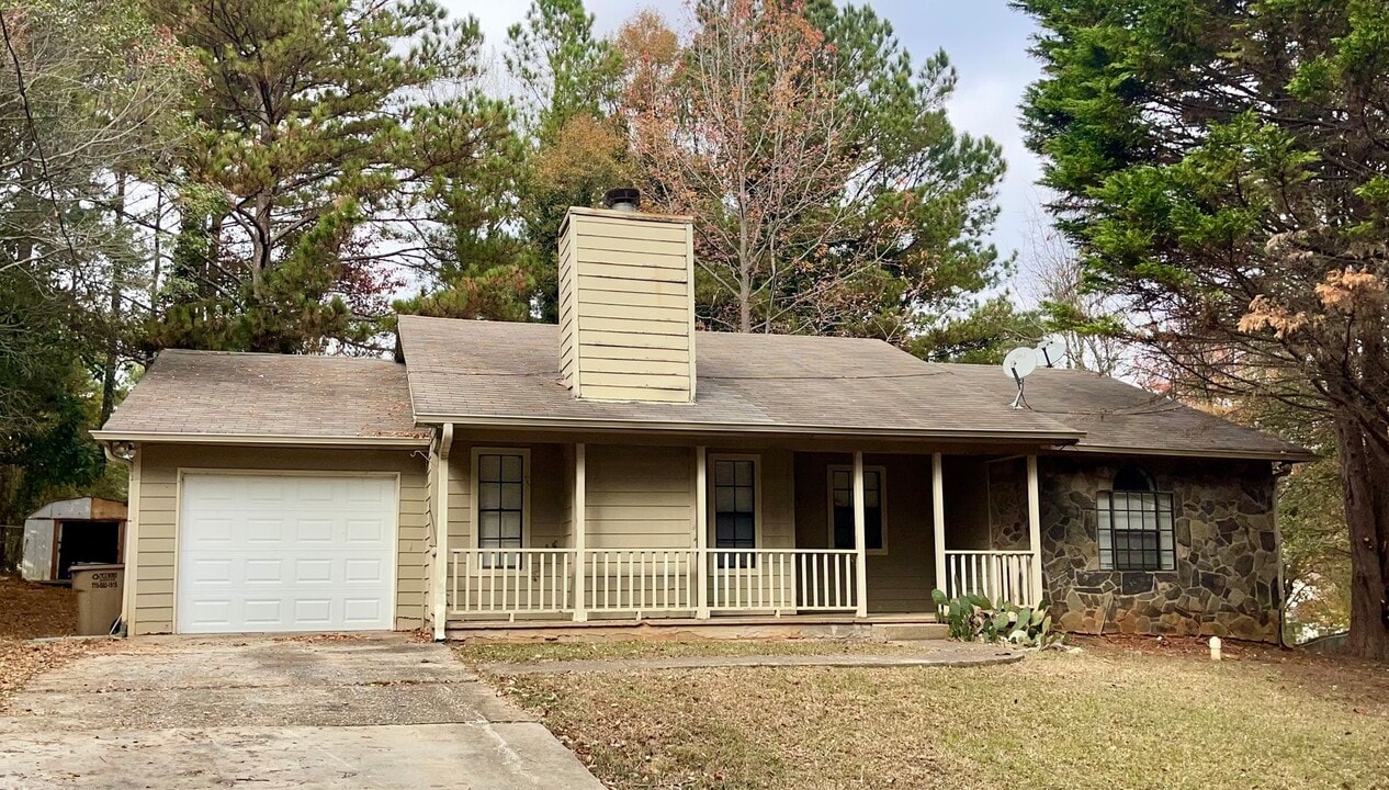 8099 Linda Ct in Jonesboro, GA - Foto de edificio