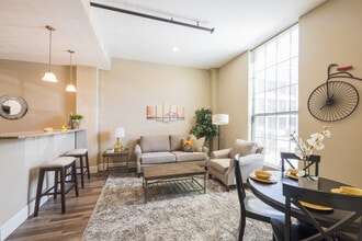 US Rubber Lofts in Providence, RI - Foto de edificio - Interior Photo