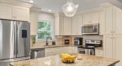 1914 Bonnie Ln in Charlotte, NC - Building Photo - Building Photo