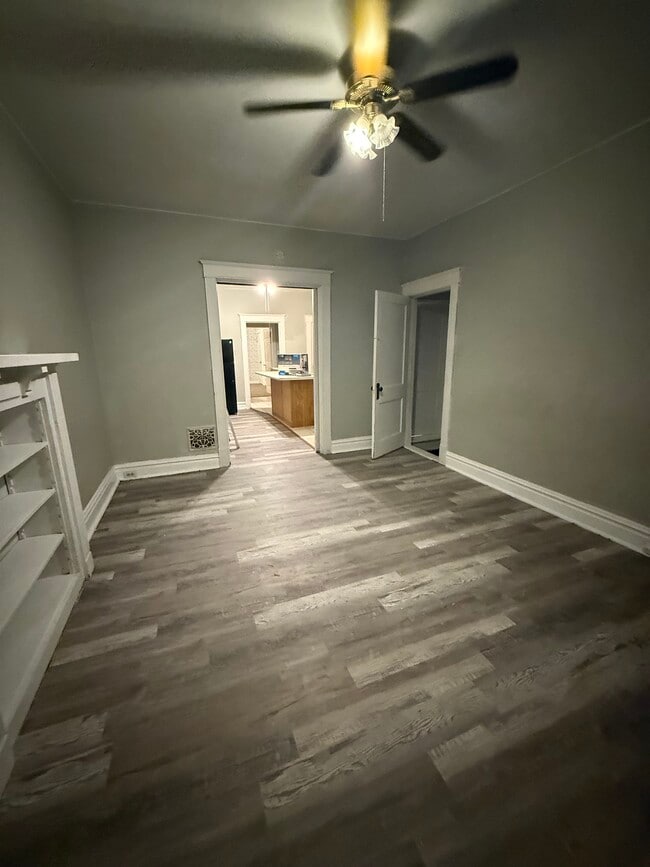 4653 Cecil Pl, Unit B in St. Louis, MO - Foto de edificio - Building Photo