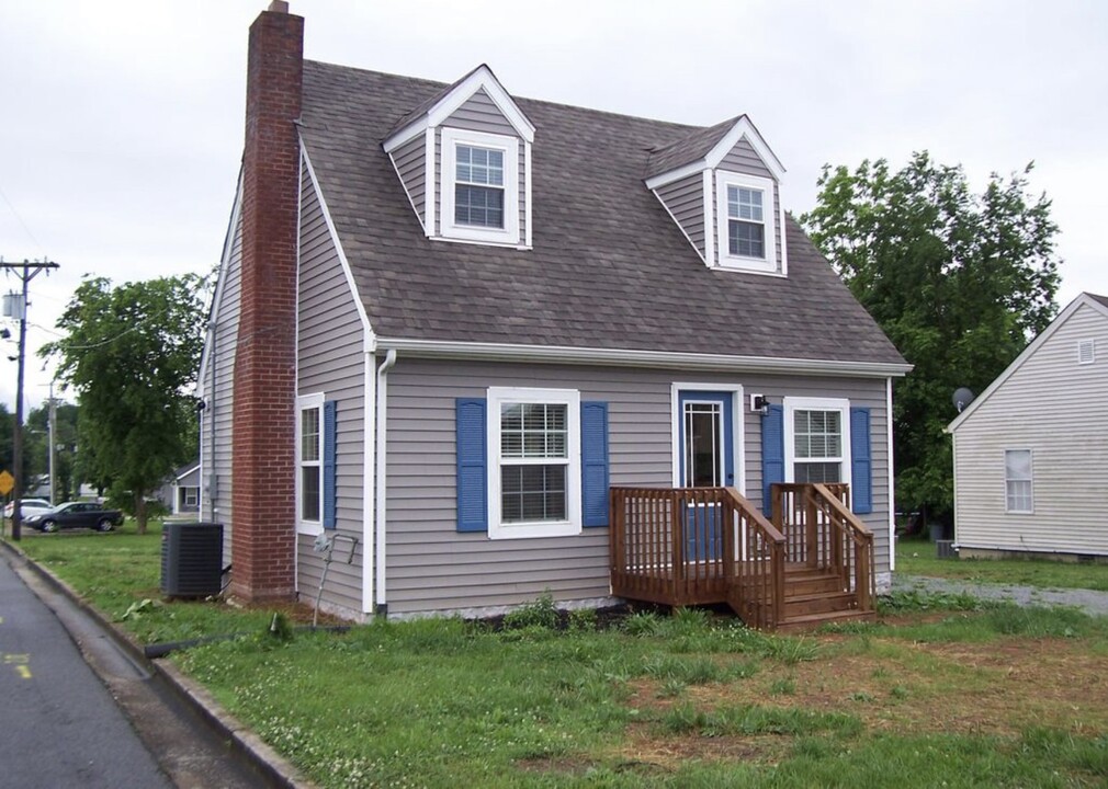 318 Hood Ave in Lebanon, KY - Building Photo