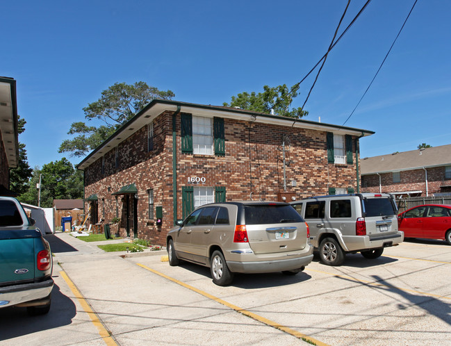 1536-1600 Hickory Ave in New Orleans, LA - Foto de edificio - Building Photo