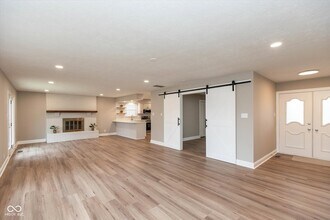 707 Daffon Dr in Indianapolis, IN - Foto de edificio - Building Photo