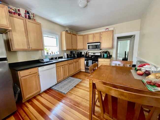 31 Leonard St, Unit 2
