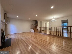 6042 Loganwood Dr in Rockville, MD - Building Photo - Building Photo