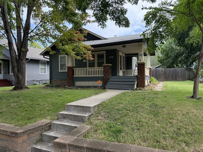 property at 208 SW Courtland Ave