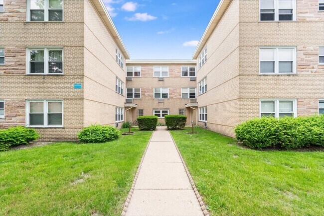 4629 Main St in Skokie, IL - Building Photo - Building Photo