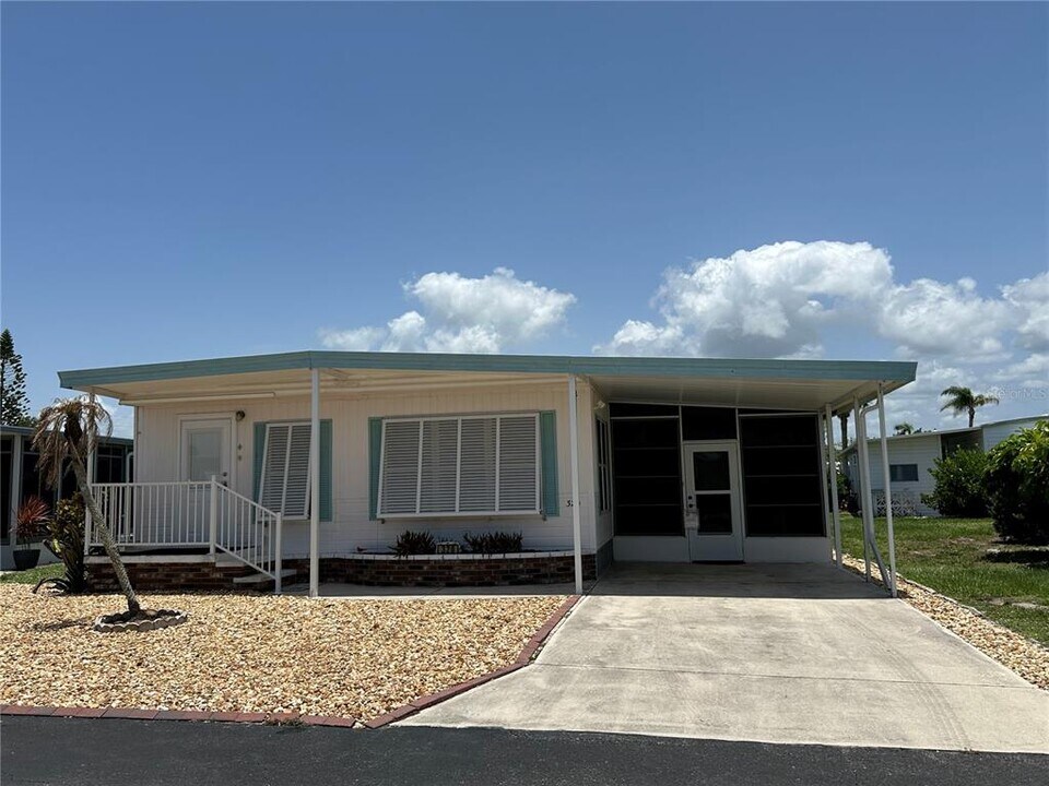 320 Desoto St in Nokomis, FL - Building Photo