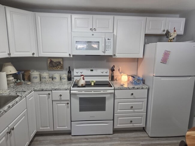 176 Maple Ave in Rutland, MA - Building Photo - Building Photo