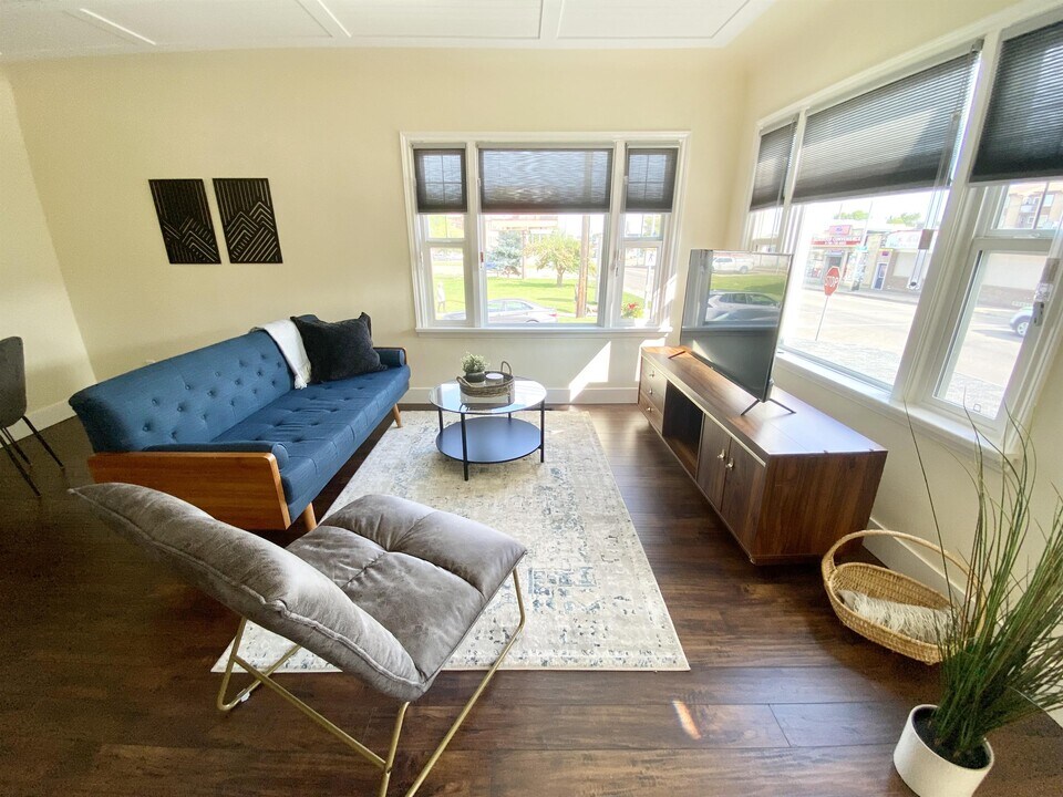 11030-11095 95 St in Edmonton, AB - Building Photo