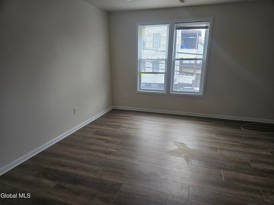 29 Robin St in Albany, NY - Building Photo