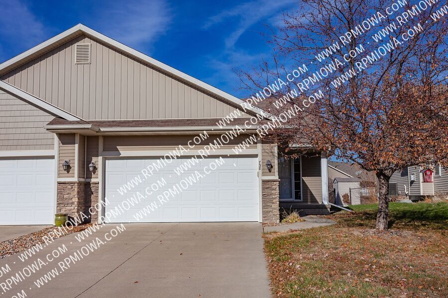 738 NE Spring St in Ankeny, IA - Building Photo