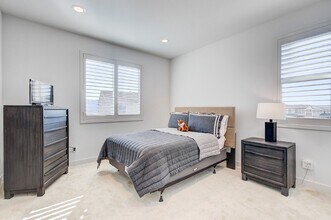 17700 Ridgeline Ct in Santa Clarita, CA - Building Photo - Building Photo