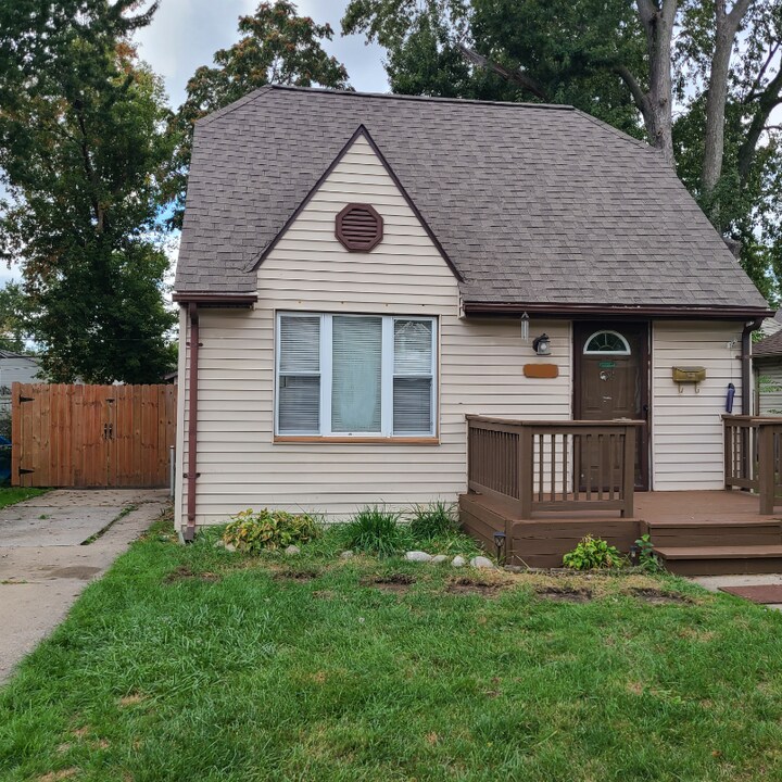 23345 Hazelwood Ave in Hazel Park, MI - Building Photo