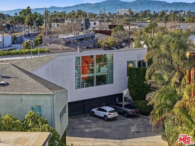 property at 2100 Abbot Kinney Blvd