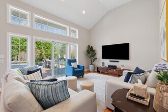 39 Hollow Ln in Westhampton, NY - Foto de edificio - Building Photo