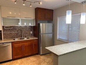 193 Lakeview Dr-Unit -106 in Weston, FL - Building Photo - Building Photo