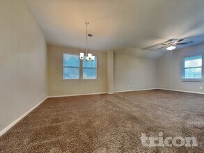 15607 Jackie Robinson Rd in Splendora, TX - Foto de edificio - Building Photo