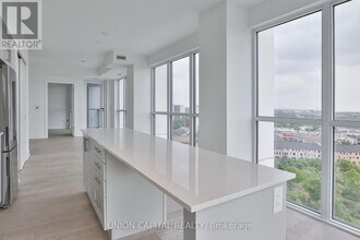 1063 Douglas McCurdy Cmn in Mississauga, ON - Building Photo - Building Photo