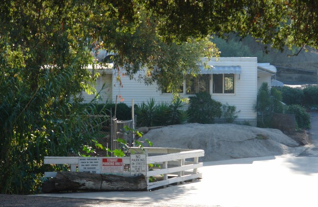 Glenview Mobile Lodge Community in Lakeside, CA - Foto de edificio - Building Photo