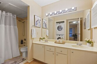7950 N Stadium Dr in Houston, TX - Building Photo - Building Photo