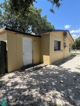 808 NW 3rd Ave in Fort Lauderdale, FL - Building Photo - Building Photo