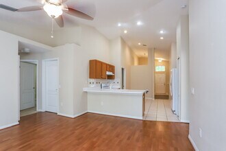 733 Somerstone Dr in Valrico, FL - Foto de edificio - Building Photo