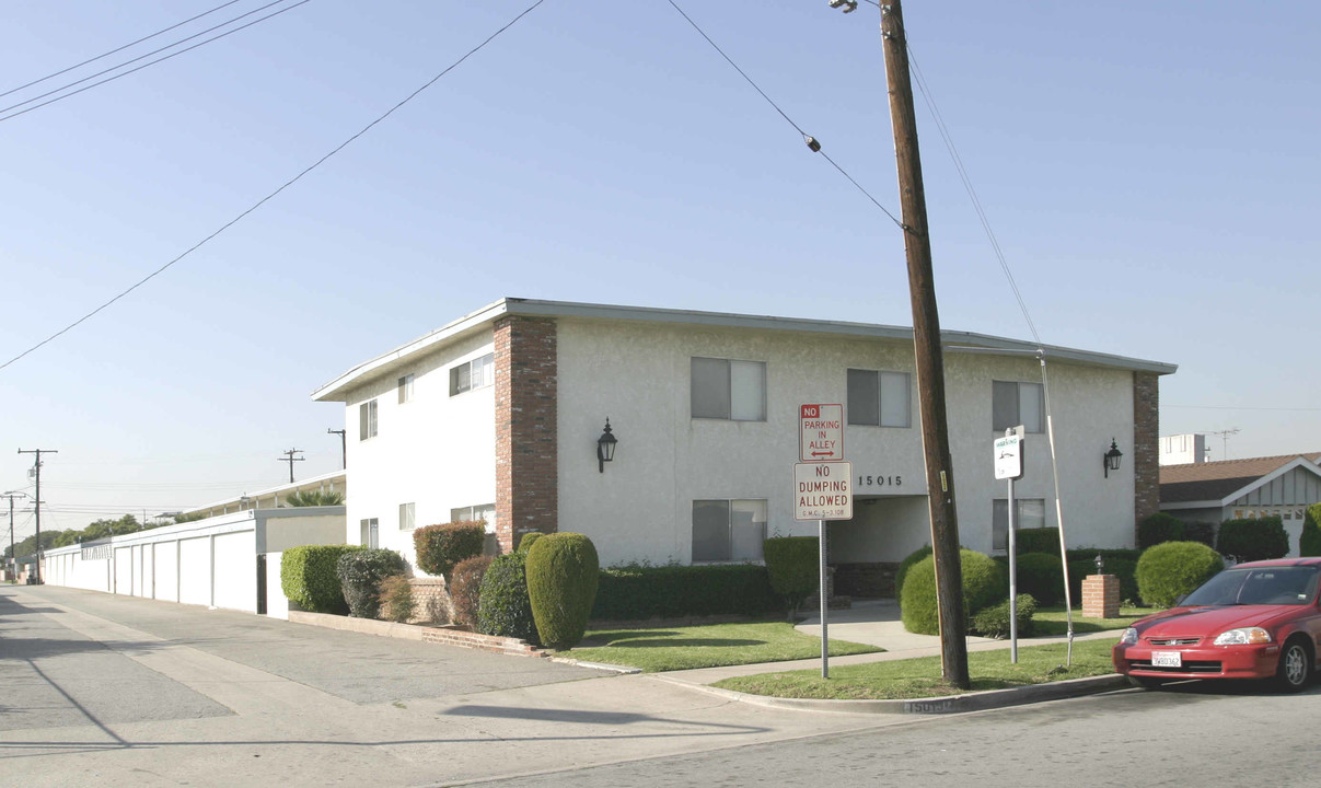 15015 Gramercy Place in Gardena, CA - Building Photo