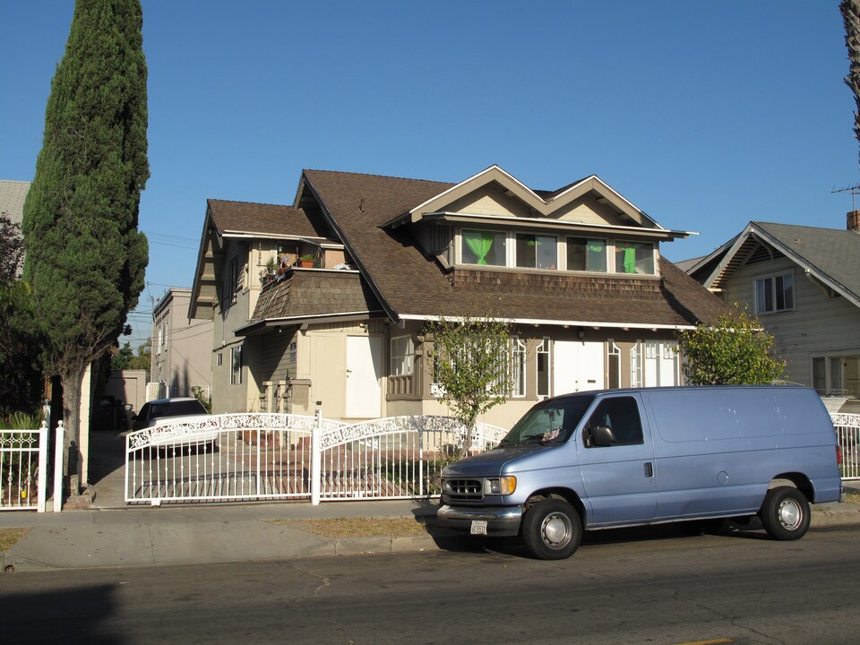 1229 Cedar Ave in Long Beach, CA - Building Photo