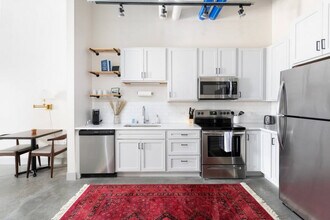 1009 W Juneau Ave, Unit SI ID1379000P in Milwaukee, WI - Building Photo - Building Photo