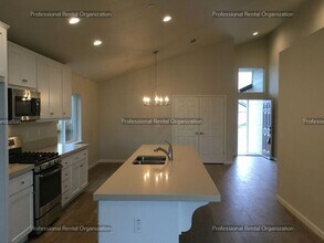 1673 Hopper Ave in Santa Rosa, CA - Building Photo - Building Photo