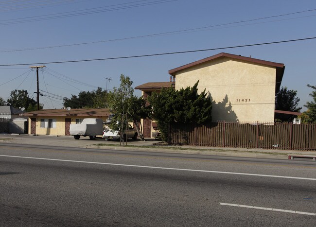 11431 Victory Blvd in North Hollywood, CA - Foto de edificio - Building Photo