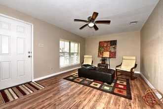 119 Pharis St in San Antonio, TX - Building Photo - Building Photo