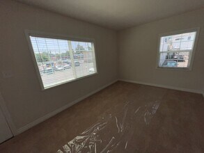 110 S Buena Vista St, Unit C in Burbank, CA - Building Photo - Building Photo