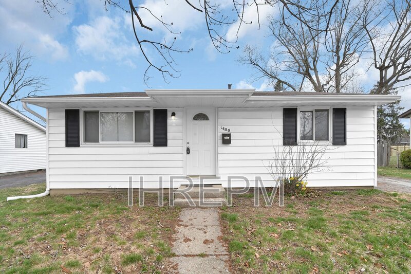 1400 Chesterton Square S in Columbus, OH - Building Photo