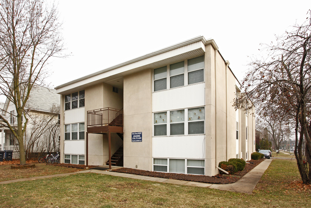 1611 S State St in Ann Arbor, MI - Foto de edificio