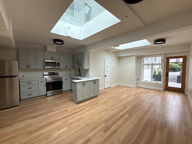 202 Elm St, Unit 3