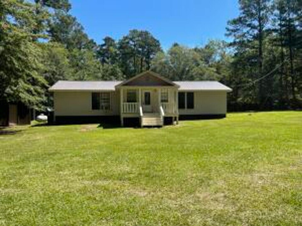5700 Woodvalley Rd in Thomson, GA - Building Photo