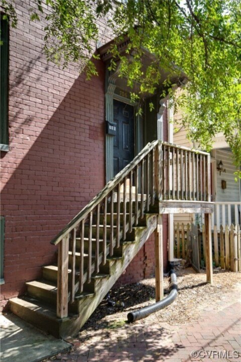 706 W Clay St in Richmond, VA - Foto de edificio