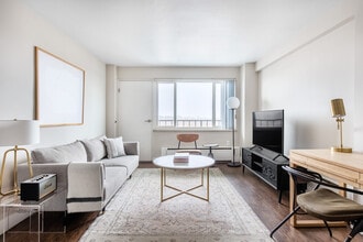 1557 Logan St in Denver, CO - Building Photo - Building Photo