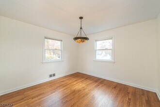 266 W Passaic Ave in Bloomfield, NJ - Building Photo - Building Photo