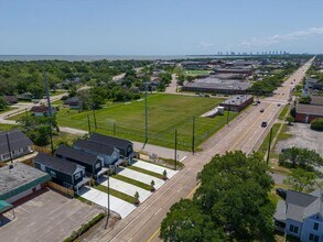 223 S Broadway St in La Porte, TX - Building Photo - Building Photo
