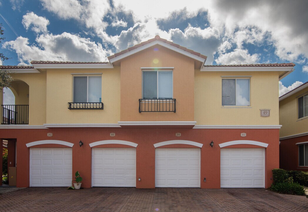 49 SE Sedona Cir in Stuart, FL - Building Photo