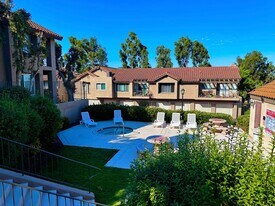 1071 Arbor Ln in San Marcos, CA - Building Photo