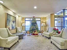 1808 Old Meadow Rd, Unit 916 in McLean, VA - Building Photo