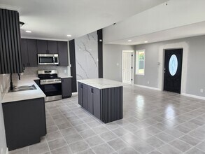 386 Rd 591701 in Cleveland, TX - Building Photo - Building Photo