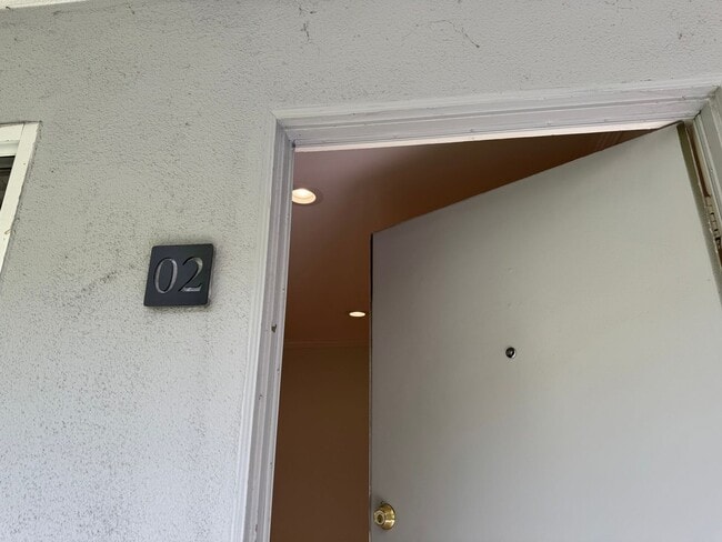 10876 Palms Blvd, Unit 02 in Los Angeles, CA - Foto de edificio - Building Photo