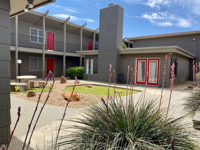 Baccarat Apartments in Lubbock, TX - Foto de edificio - Building Photo