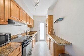 1221 Hillsboro Mile in Hillsboro Beach, FL - Building Photo - Building Photo